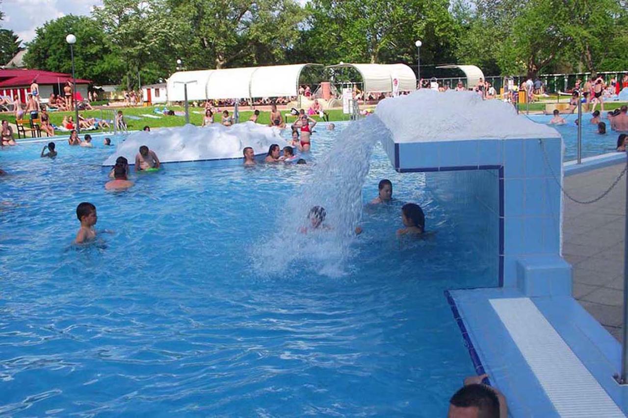 Berettyo Central Apartment Berettyóújfalu Екстериор снимка